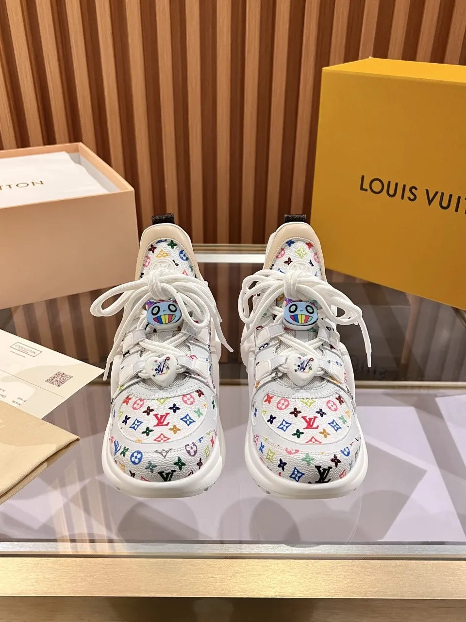 👟👟Ex-factory price 720👟👟 This three-color LV is different. 2025 new Murakami Takashi co-branded black three-color LV fancy button model Archlight donkey brand hardware casual sports dad shoes with an increased heel height of about 5.5cm, 35-41 white letter buckle